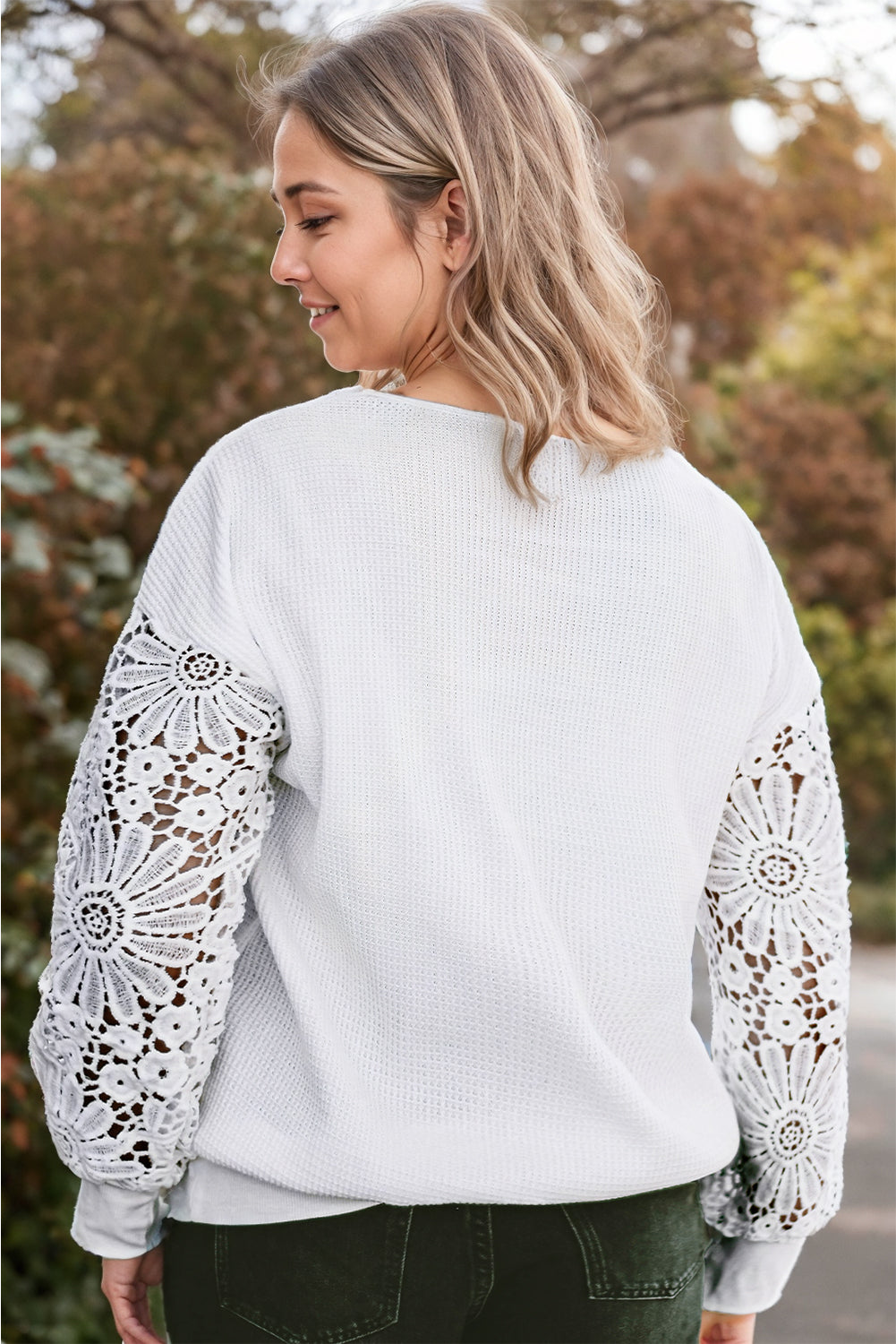 White Plus Size Contrast V Neck Lace Long Sleeve Top