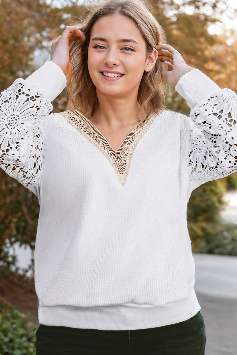 White Plus Size Contrast V Neck Lace Long Sleeve Top